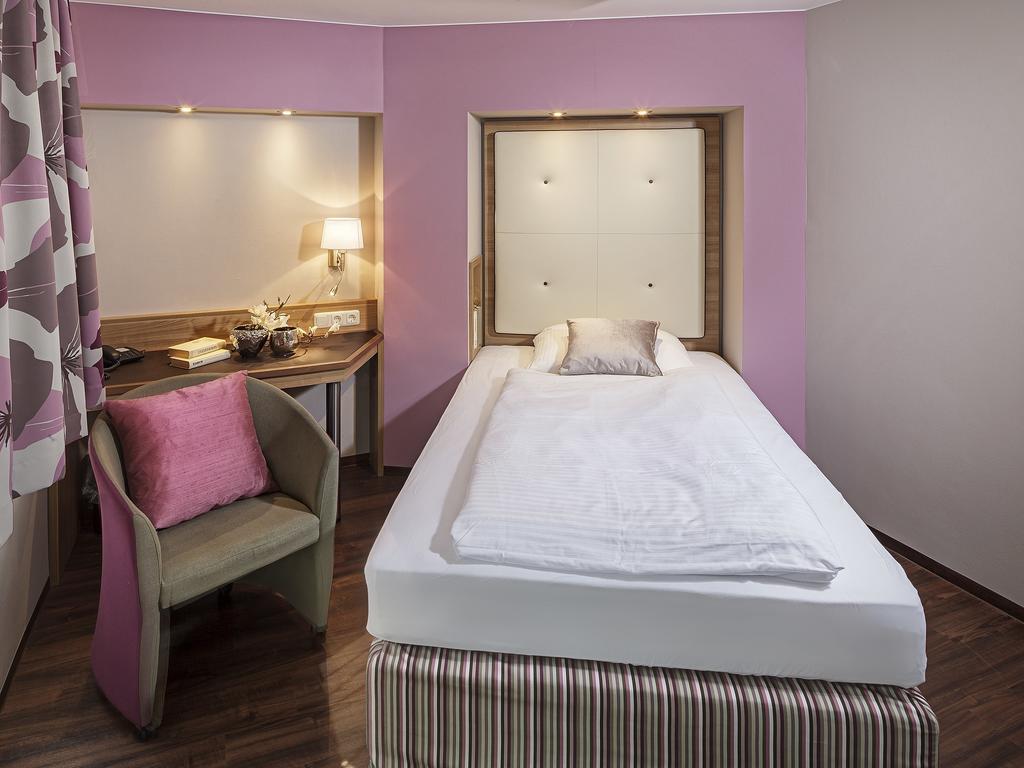 Hotel Am Turm Кауфбойрен Стая снимка