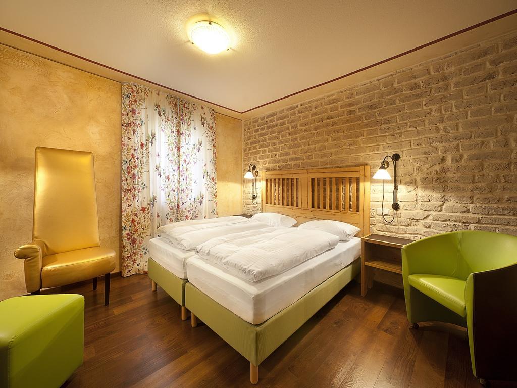 Hotel Am Turm Кауфбойрен Стая снимка