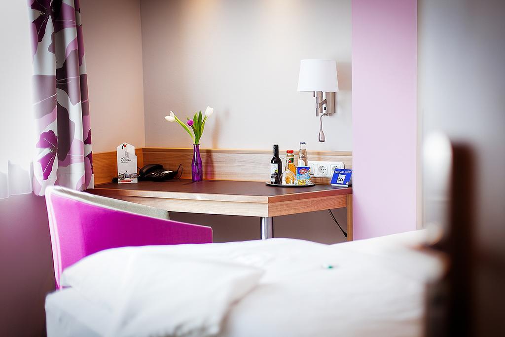 Hotel Am Turm Кауфбойрен Стая снимка