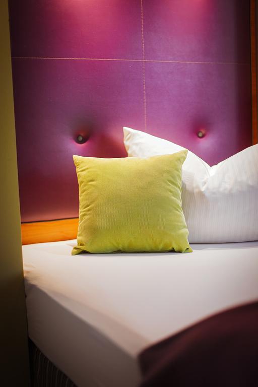 Hotel Am Turm Кауфбойрен Стая снимка