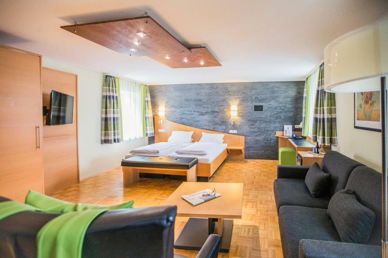 Hotel Am Turm Кауфбойрен Екстериор снимка